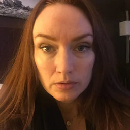 Claudia, 47